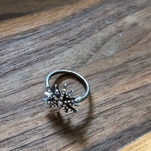 Chloe and Isabel starburst ring size 7
